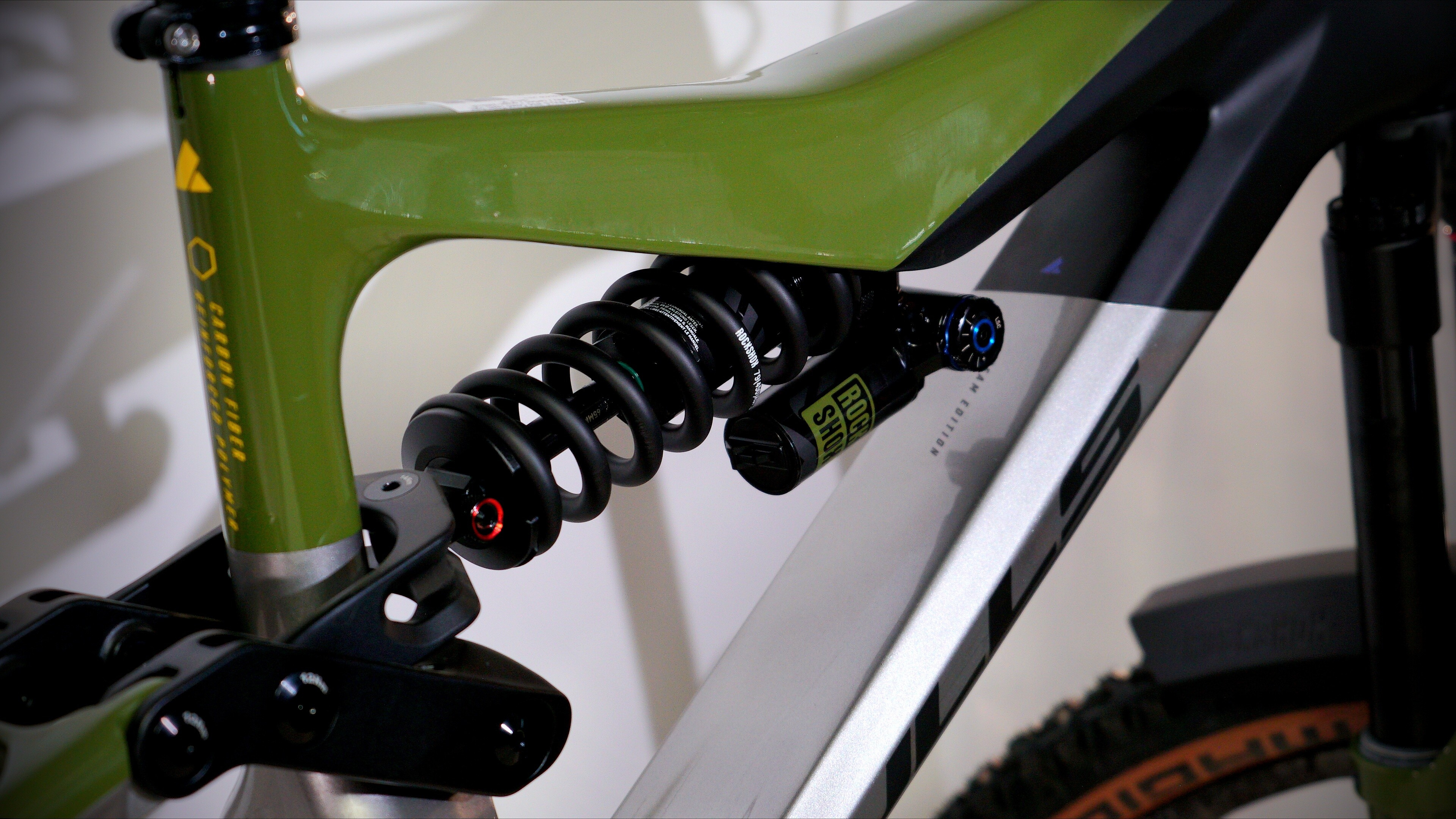 RockShox Super Deluxe Coil Ultimate na BULLS Wild Creed Team